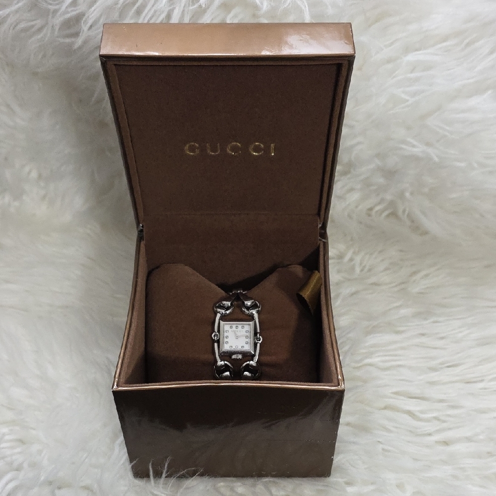 Gucci Women's Watch in Silver